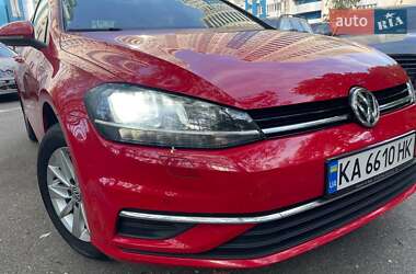 Хетчбек Volkswagen Golf 2017 в 