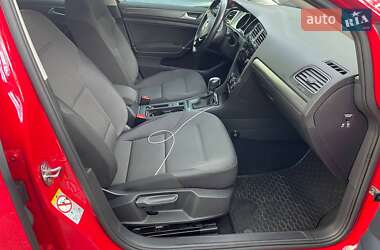 Хетчбек Volkswagen Golf 2017 в 