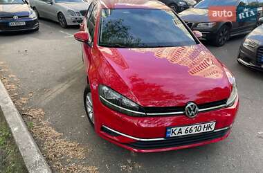 Хетчбек Volkswagen Golf 2017 в 