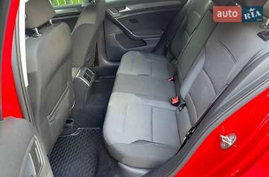 Хетчбек Volkswagen Golf 2017 в 