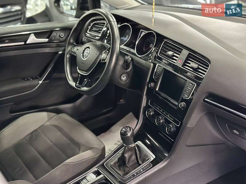 Універсал Volkswagen Golf 2015 в Кам'янському
