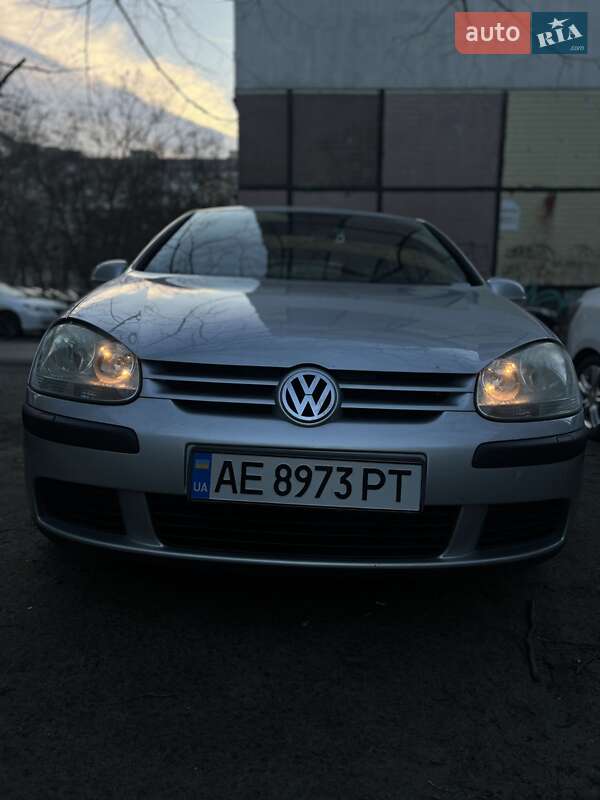 Хэтчбек Volkswagen Golf 2004 в 