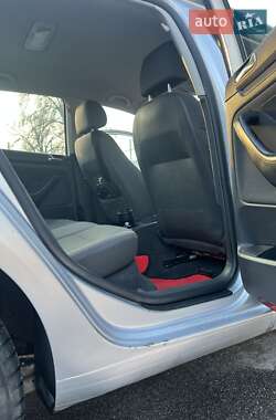 Хэтчбек Volkswagen Golf 2004 в 