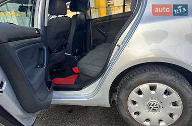 Хэтчбек Volkswagen Golf 2004 в 