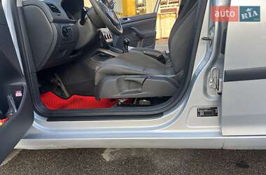 Хэтчбек Volkswagen Golf 2004 в 