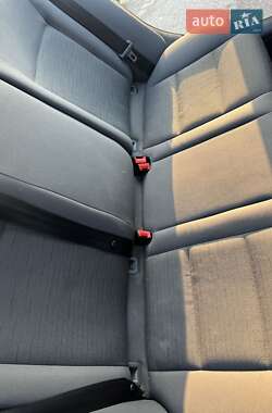 Хэтчбек Volkswagen Golf 2004 в 