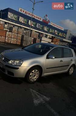Хэтчбек Volkswagen Golf 2004 в 