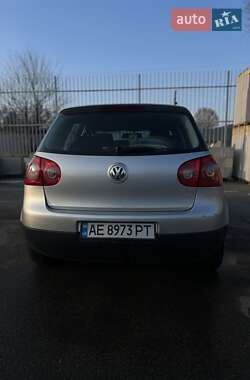 Хэтчбек Volkswagen Golf 2004 в 