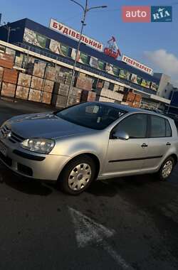 Хэтчбек Volkswagen Golf 2004 в 