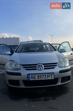 Хэтчбек Volkswagen Golf 2004 в 