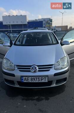 Хэтчбек Volkswagen Golf 2004 в 