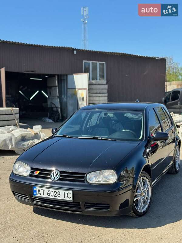 Хэтчбек Volkswagen Golf 1999 в 
