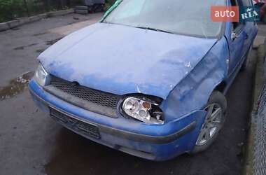 Хетчбек Volkswagen Golf 2001 в Рудки