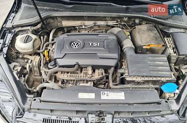 Хетчбек Volkswagen Golf 2015 в 