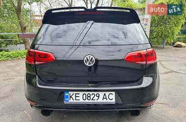 Хетчбек Volkswagen Golf 2015 в 