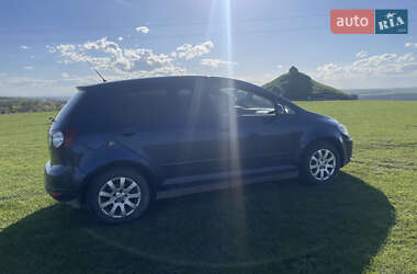 Хэтчбек Volkswagen Golf 2005 в 