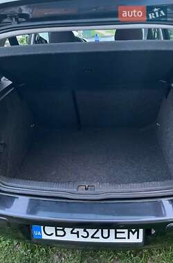 Хэтчбек Volkswagen Golf 2002 в 