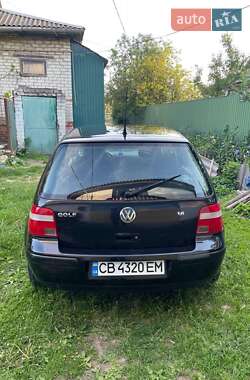 Хэтчбек Volkswagen Golf 2002 в 