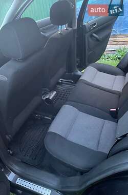 Хэтчбек Volkswagen Golf 2002 в 