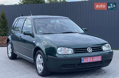 Хэтчбек Volkswagen Golf 2003 в 