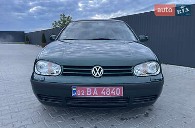 Хэтчбек Volkswagen Golf 2003 в 