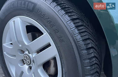 Хэтчбек Volkswagen Golf 2003 в 