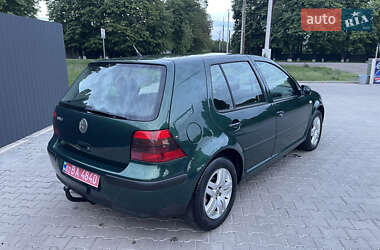 Хэтчбек Volkswagen Golf 2003 в 