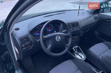 Хэтчбек Volkswagen Golf 2003 в 