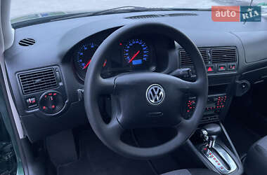 Хэтчбек Volkswagen Golf 2003 в 