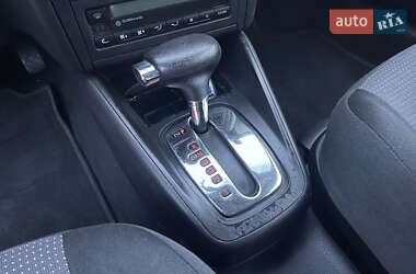 Хэтчбек Volkswagen Golf 2003 в 