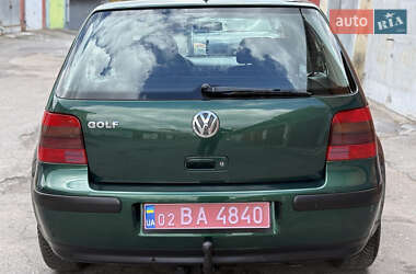Хэтчбек Volkswagen Golf 2003 в 