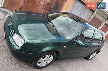 Хэтчбек Volkswagen Golf 2003 в 