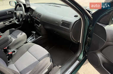 Хэтчбек Volkswagen Golf 2003 в 