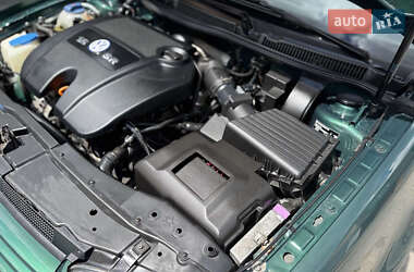 Хэтчбек Volkswagen Golf 2003 в 
