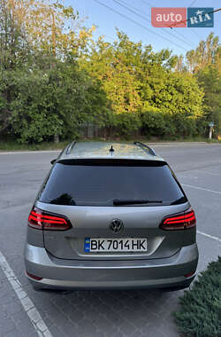 Універсал Volkswagen Golf 2017 в 