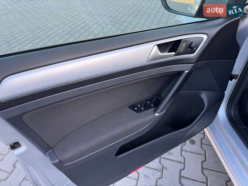 Универсал Volkswagen Golf 2016 в Ивано-Франковске