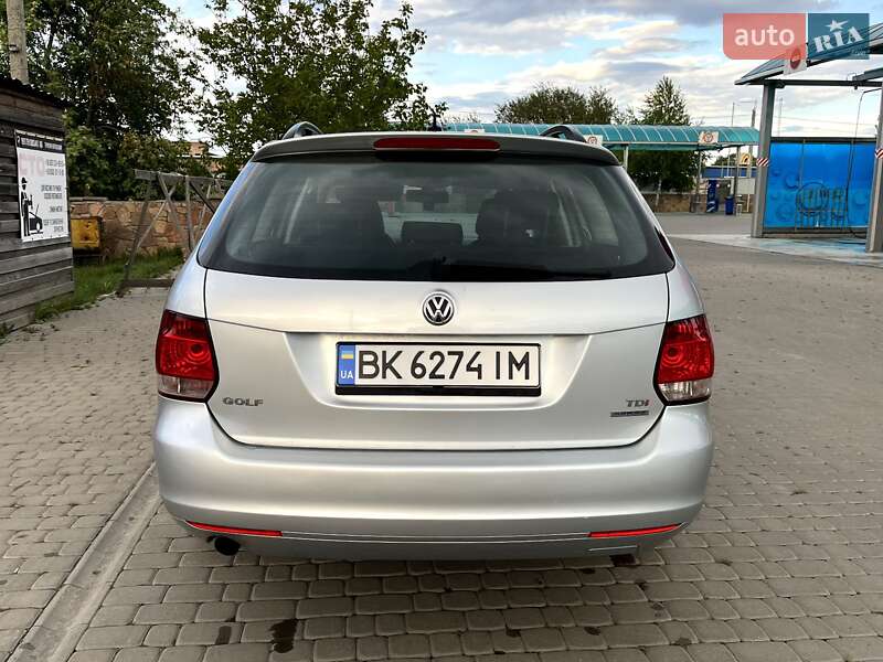Універсал Volkswagen Golf 2011 в Березному