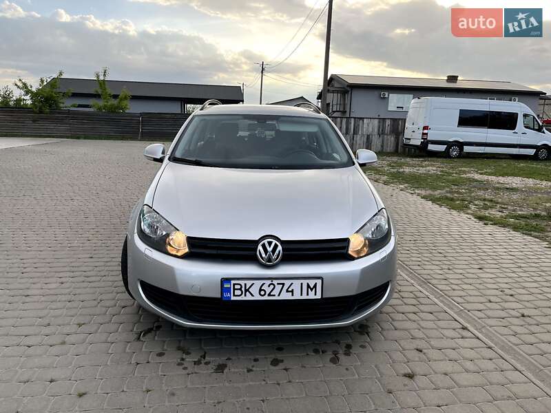 Универсал Volkswagen Golf 2011 в 