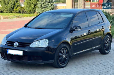 Хэтчбек Volkswagen Golf 2005 в 