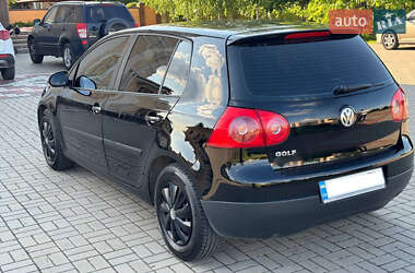 Хэтчбек Volkswagen Golf 2005 в 