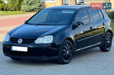 Хэтчбек Volkswagen Golf 2005 в 