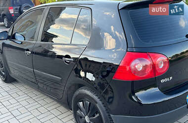 Хэтчбек Volkswagen Golf 2005 в 