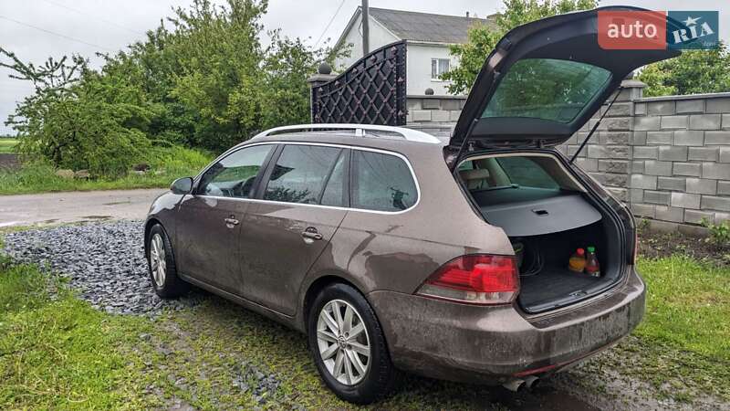 Універсал Volkswagen Golf 2010 в Кореці