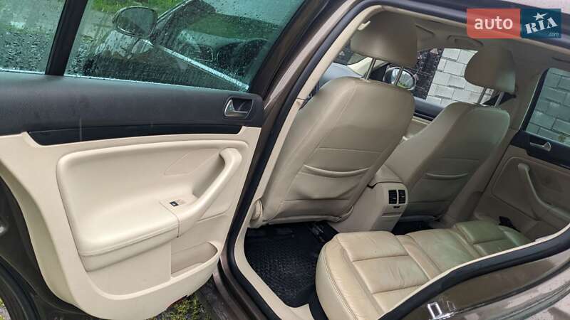 Універсал Volkswagen Golf 2010 в Кореці