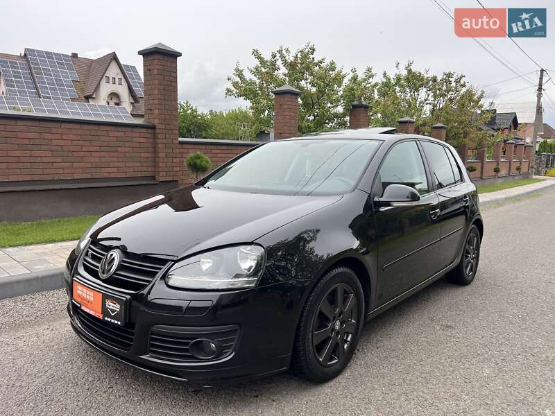 Хетчбек Volkswagen Golf 2008 в 