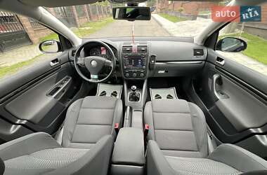 Хетчбек Volkswagen Golf 2008 в 