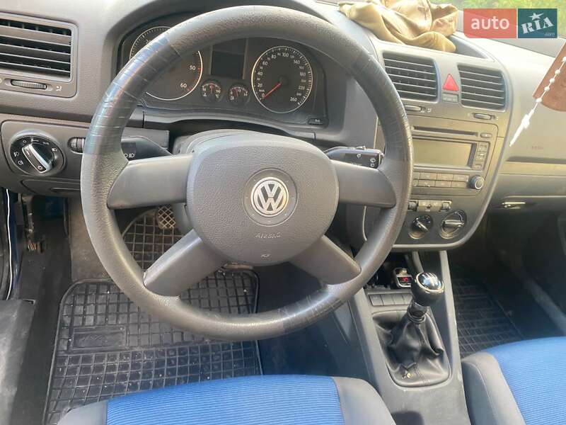 Хэтчбек Volkswagen Golf 2005 в Тернополе