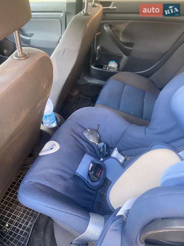 Хэтчбек Volkswagen Golf 2005 в Тернополе