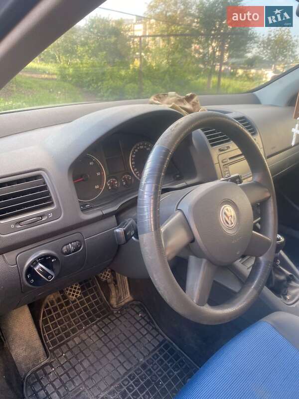 Хэтчбек Volkswagen Golf 2005 в Тернополе