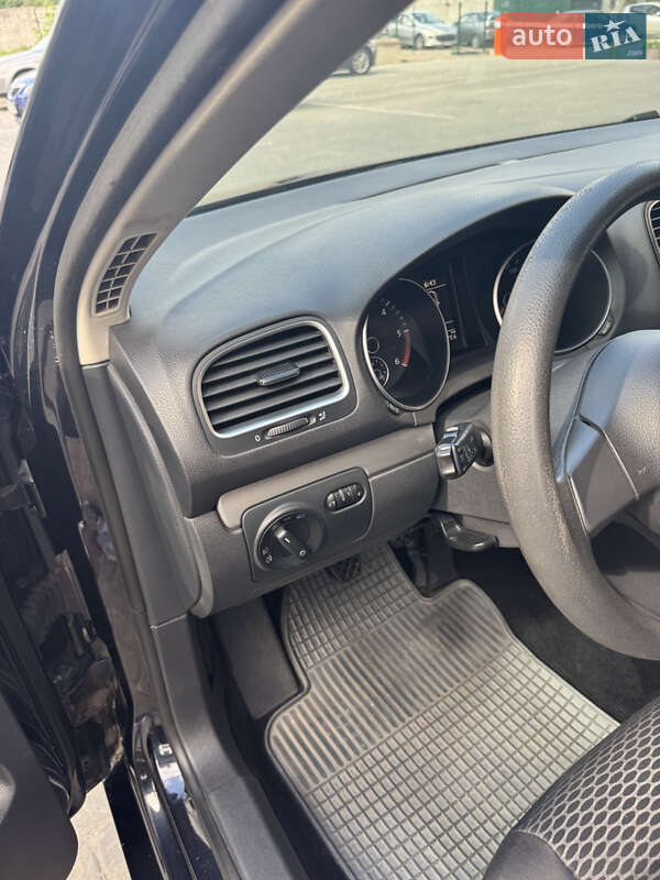 Універсал Volkswagen Golf 2012 в Ірпені